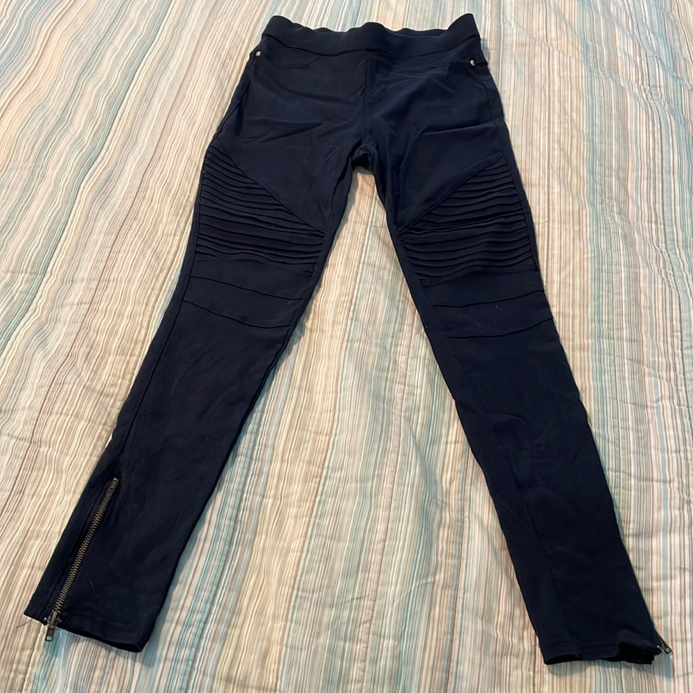 Navy blue Motto leggings.